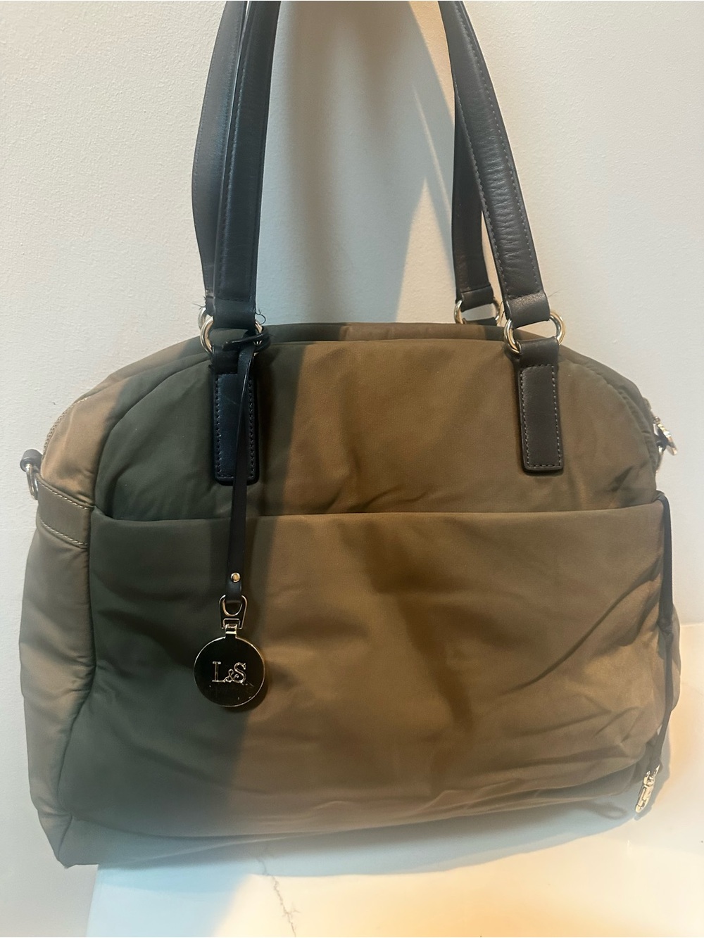 Lo & Son weekender travel bag with shoulder strap in Olive Green - Nylon Tote